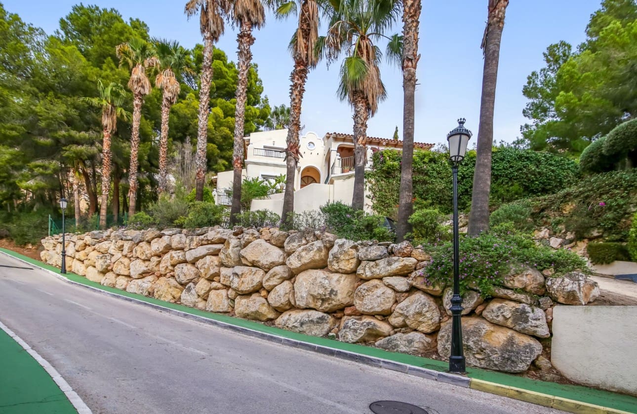 3 sypialnia Willa na sprzedaż w Altea z basenem garażem - 620 000 € (Ref: 9895642)