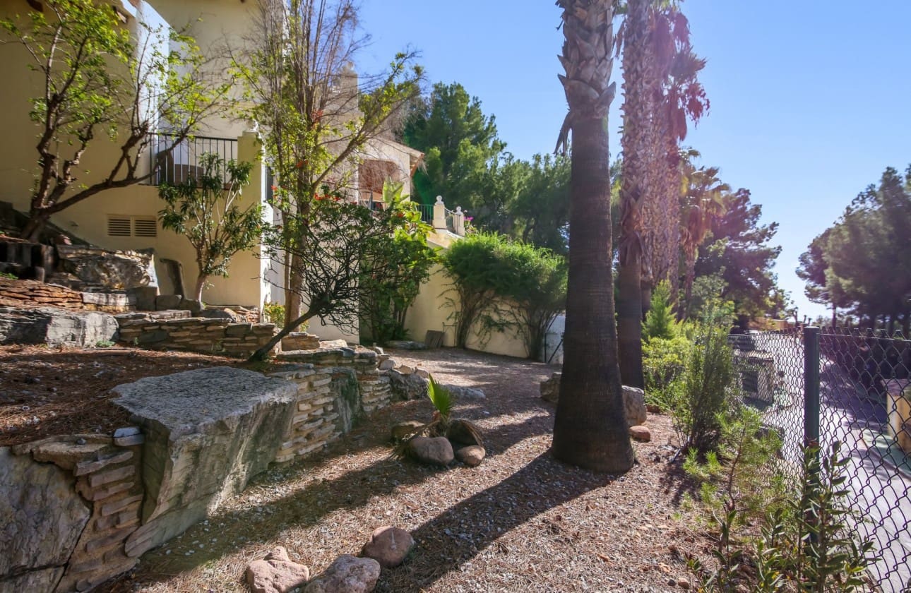 3 sypialnia Willa na sprzedaż w Altea z basenem garażem - 620 000 € (Ref: 9895642)