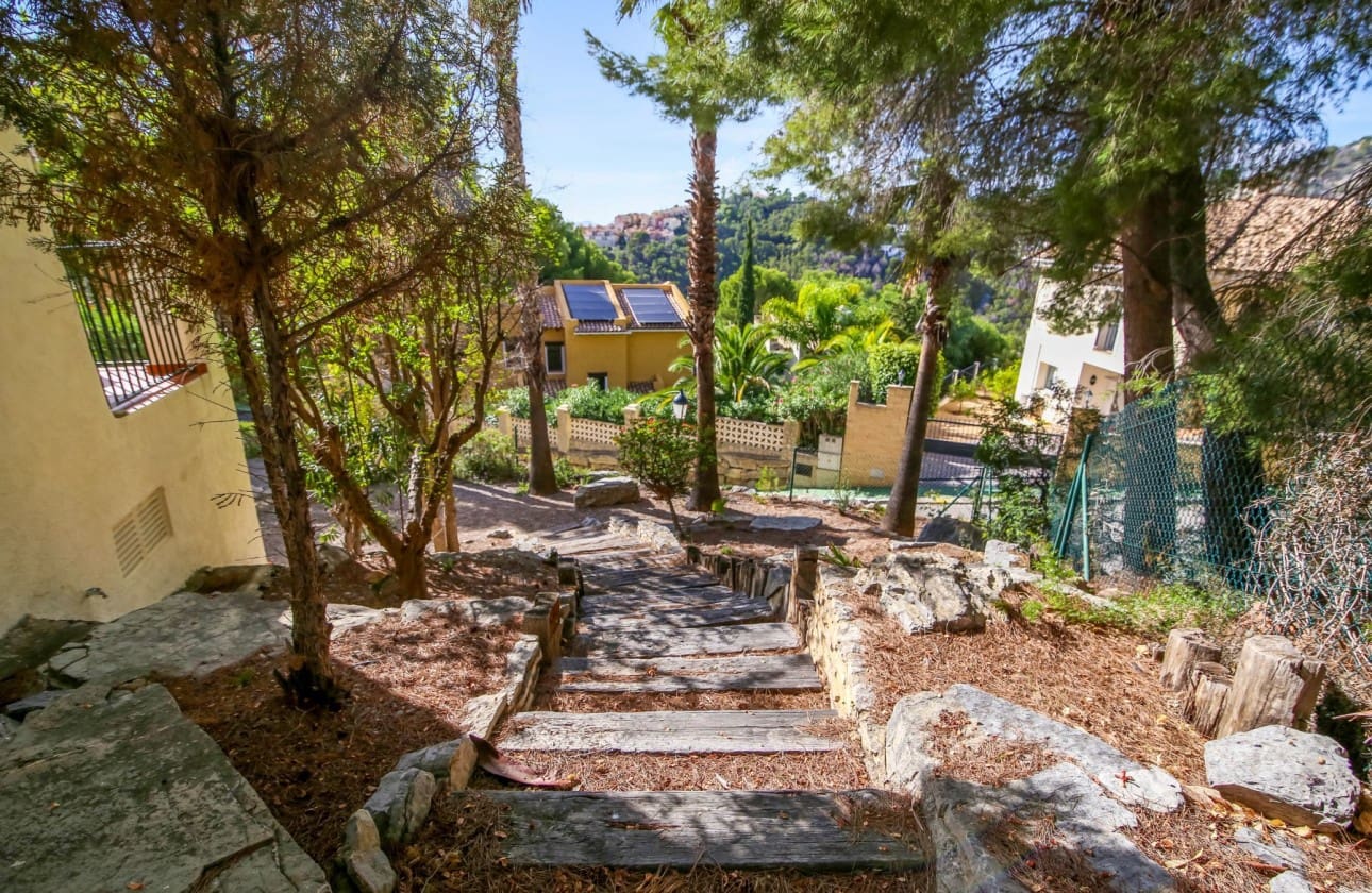 3 sypialnia Willa na sprzedaż w Altea z basenem garażem - 620 000 € (Ref: 9895642)