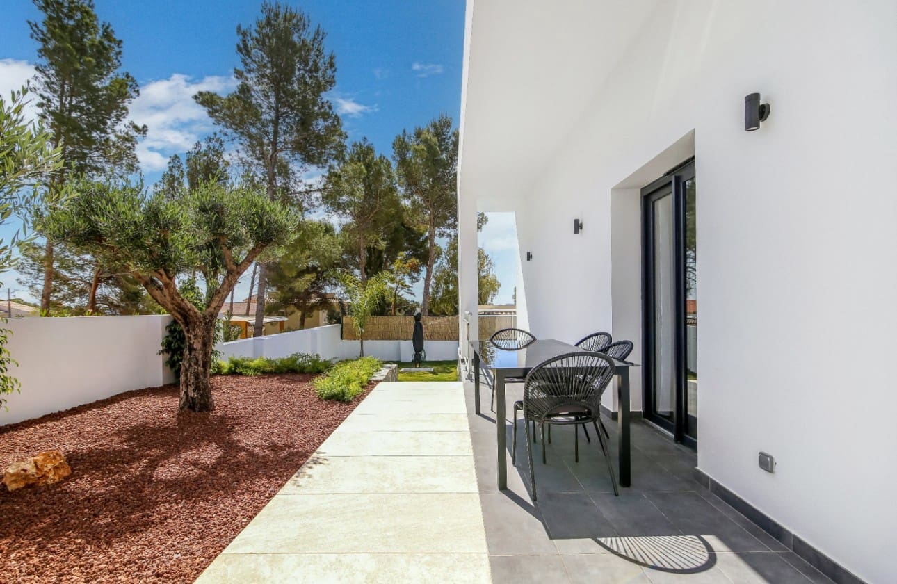 4 sypialnia Willa na sprzedaż w Altea z basenem garażem - 949 000 € (Ref: 9924663)