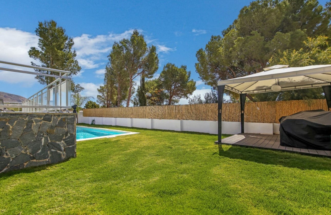 4 sypialnia Willa na sprzedaż w Altea z basenem garażem - 949 000 € (Ref: 9924663)