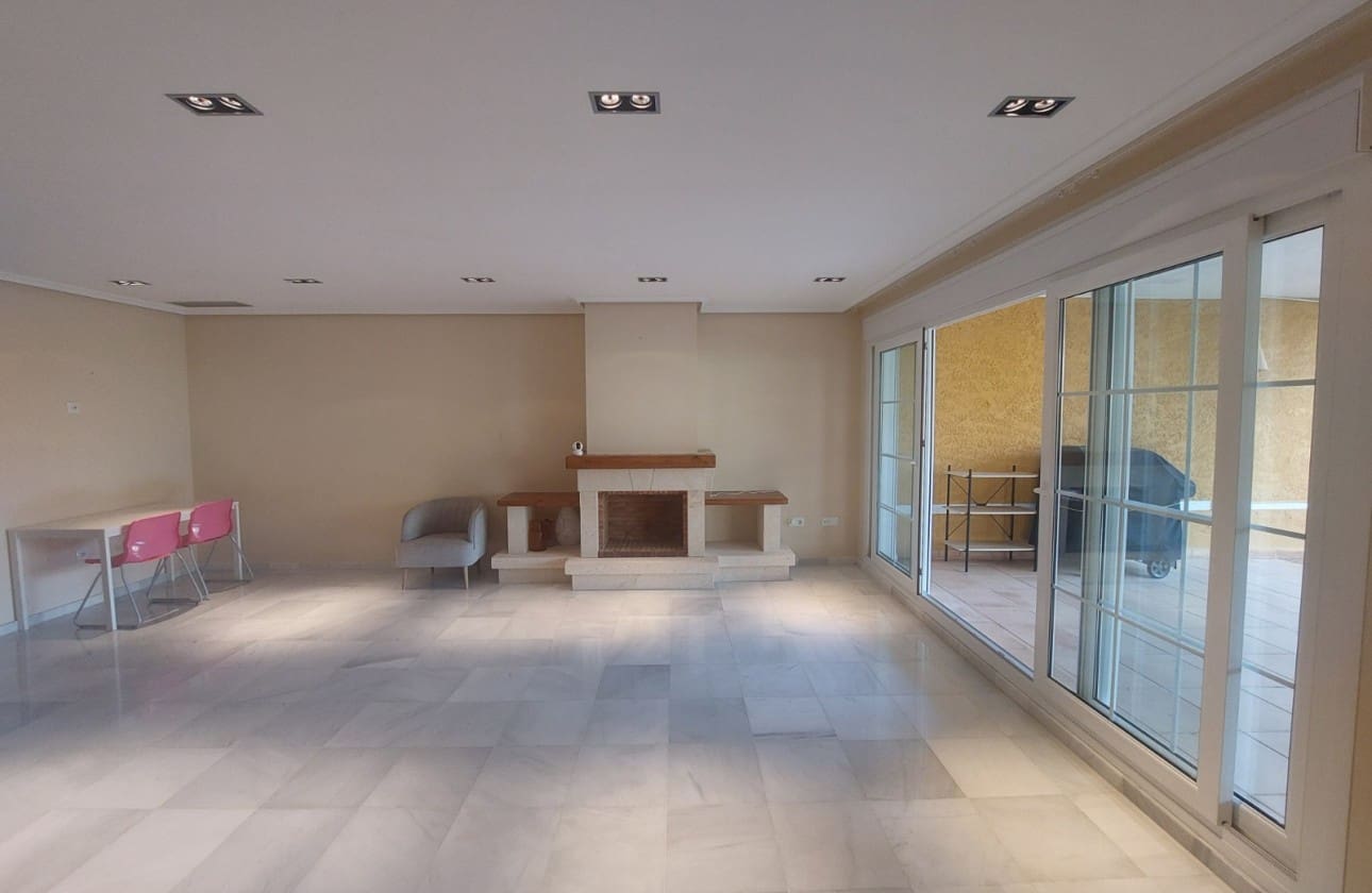 Apartamento de 3 habitaciones en Altea en venta con piscina garaje - 690.000 € (Ref: 9999480)