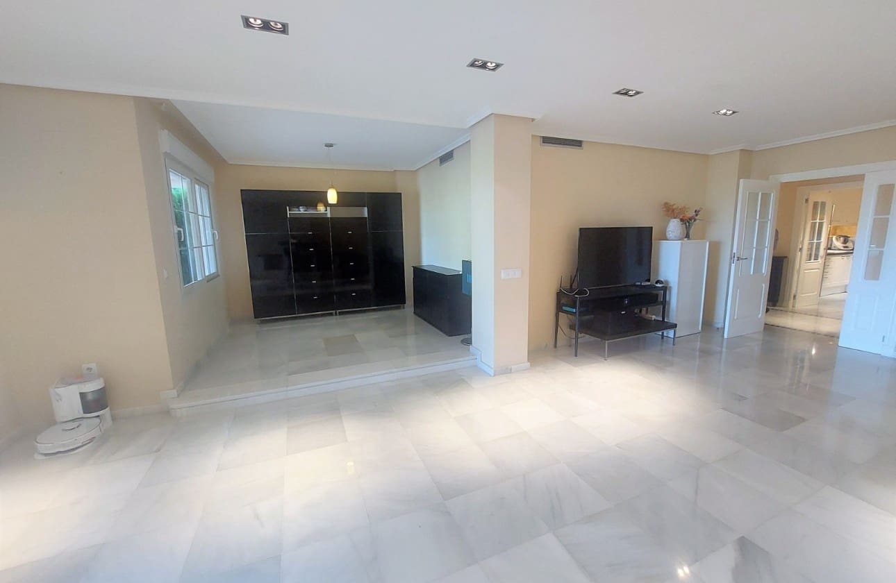 Apartamento de 3 habitaciones en Altea en venta con piscina garaje - 690.000 € (Ref: 9999480)