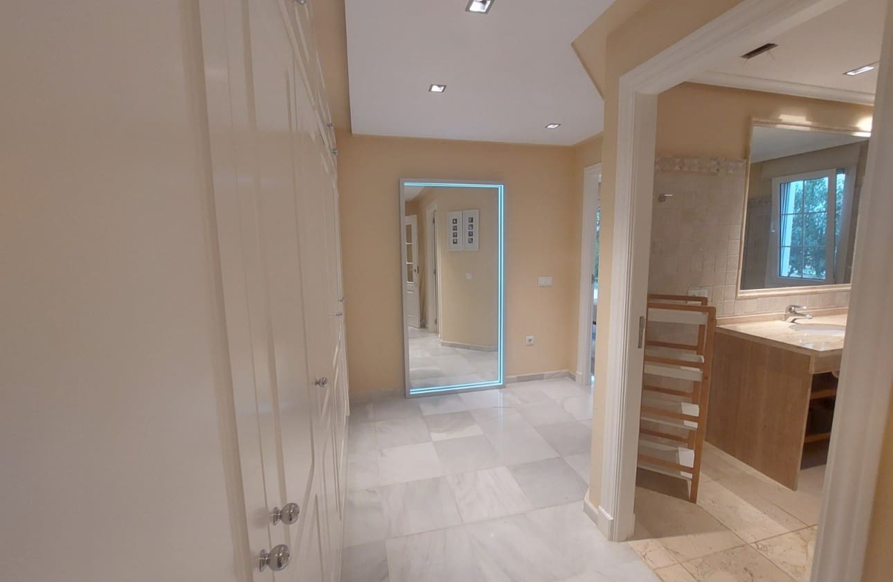 Apartamento de 3 habitaciones en Altea en venta con piscina garaje - 690.000 € (Ref: 9999480)