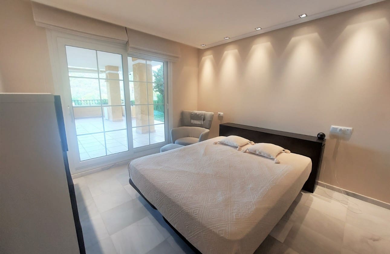 Apartamento de 3 habitaciones en Altea en venta con piscina garaje - 690.000 € (Ref: 9999480)