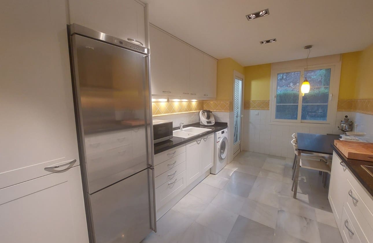 Apartamento de 3 habitaciones en Altea en venta con piscina garaje - 690.000 € (Ref: 9999480)