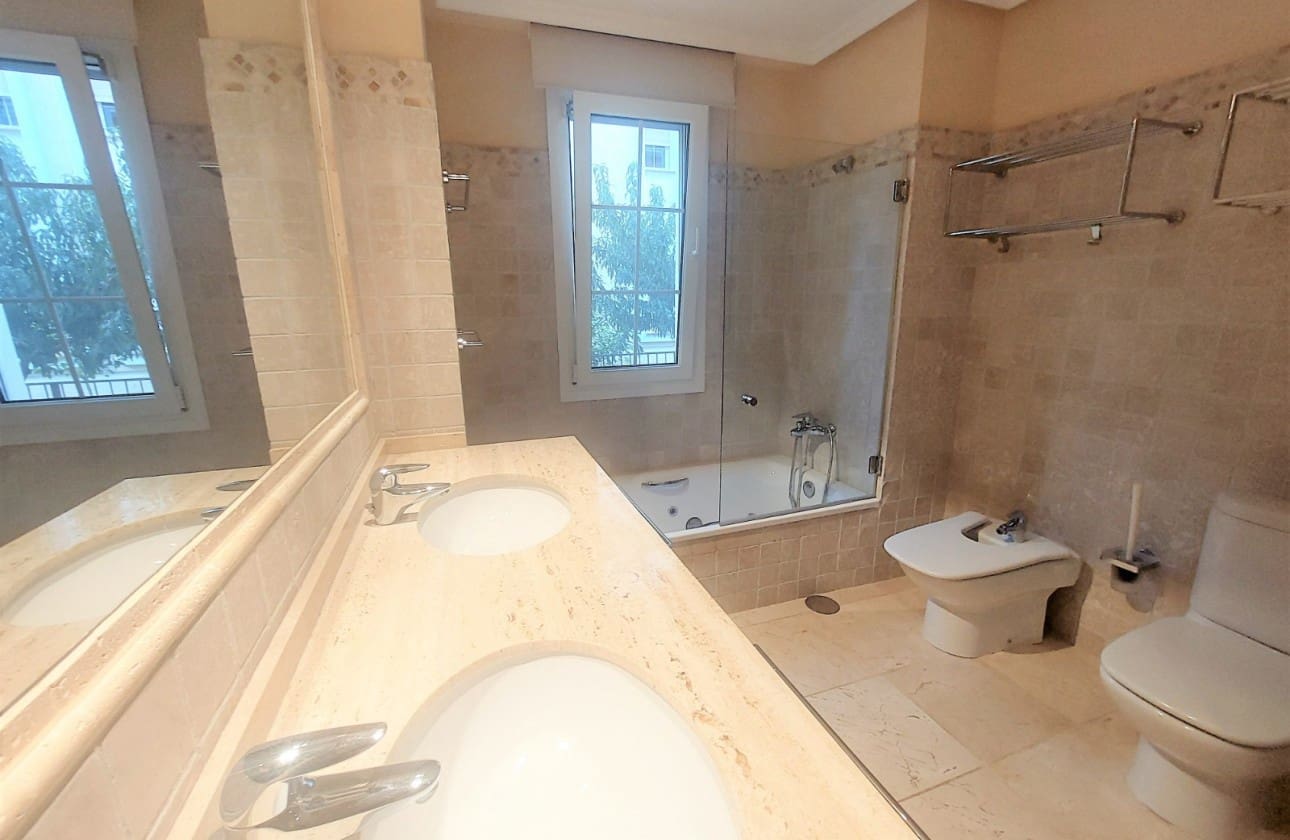 Apartamento de 3 habitaciones en Altea en venta con piscina garaje - 690.000 € (Ref: 9999480)