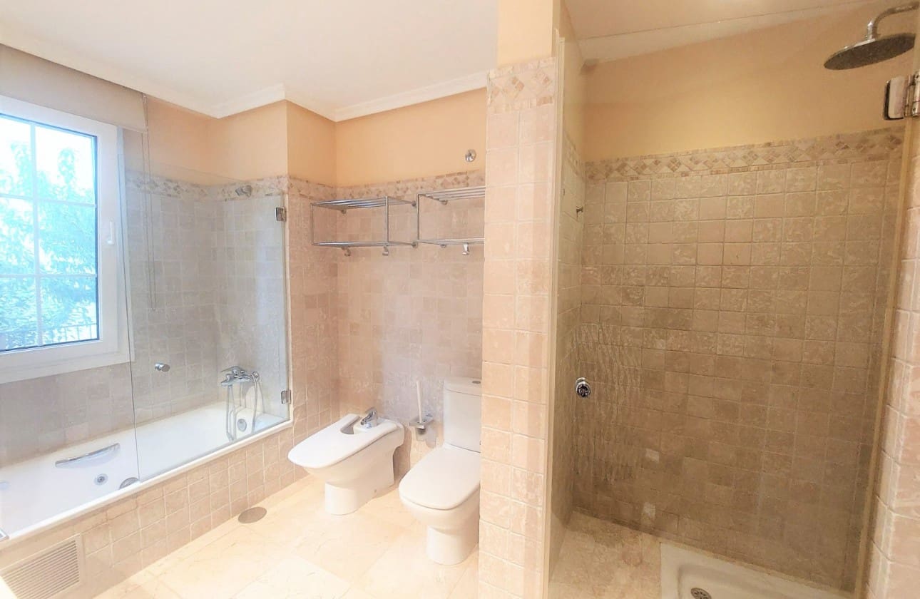 Apartamento de 3 habitaciones en Altea en venta con piscina garaje - 690.000 € (Ref: 9999480)