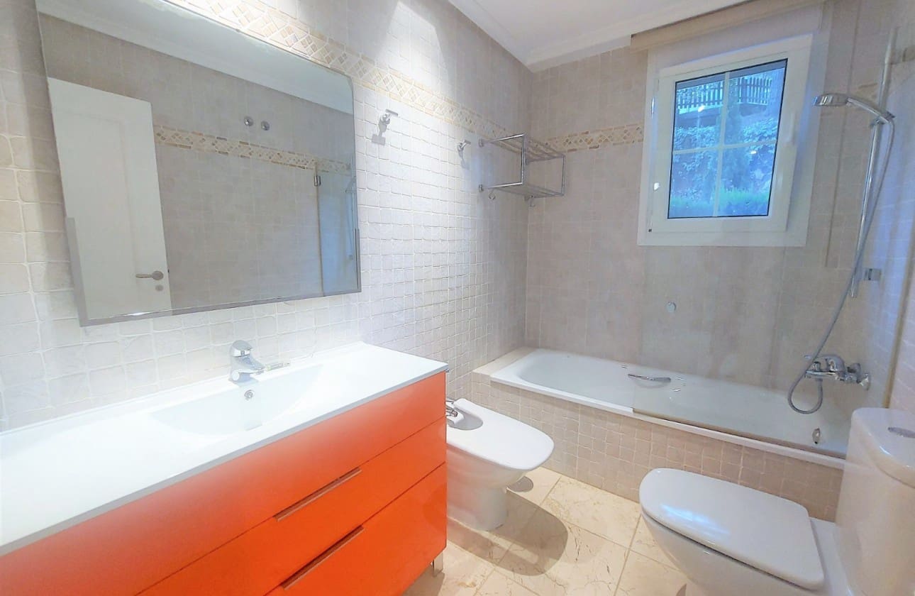 Apartamento de 3 habitaciones en Altea en venta con piscina garaje - 690.000 € (Ref: 9999480)