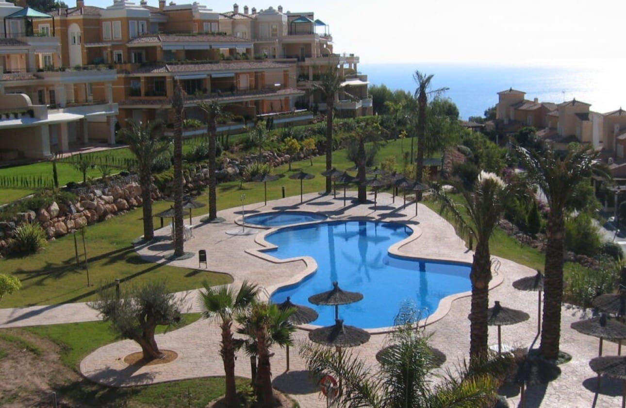 Apartamento de 3 habitaciones en Altea en venta con piscina garaje - 690.000 € (Ref: 9999480)
