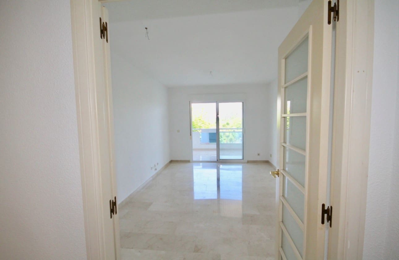 Apartamento de 2 habitaciones en Albir en venta con piscina garaje - 365.000 € (Ref: 9999481)