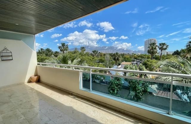 Apartamento de 2 habitaciones en Albir, Alfaz del Pi / L'Alfàs del Pi en venta con piscina garaje - 365.000 € (Ref: 9999481)
