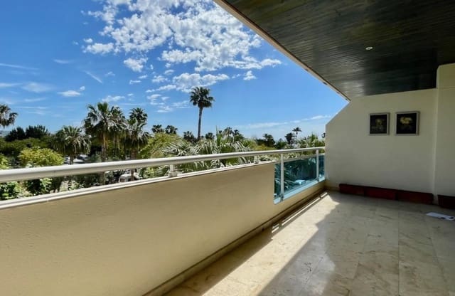 Apartamento de 2 habitaciones en Albir, Alfaz del Pi / L'Alfàs del Pi en venta con piscina garaje - 365.000 € (Ref: 9999481)