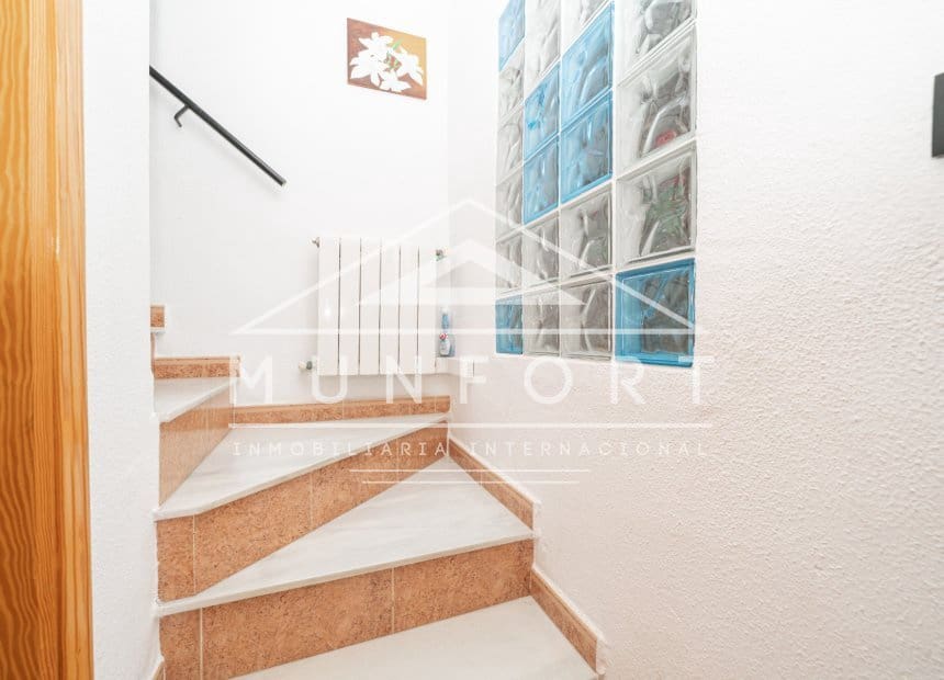 6 soverom Rekkehus til salgs i Los Altos med svømmebasseng - € 279 990 (Ref: 10014871)