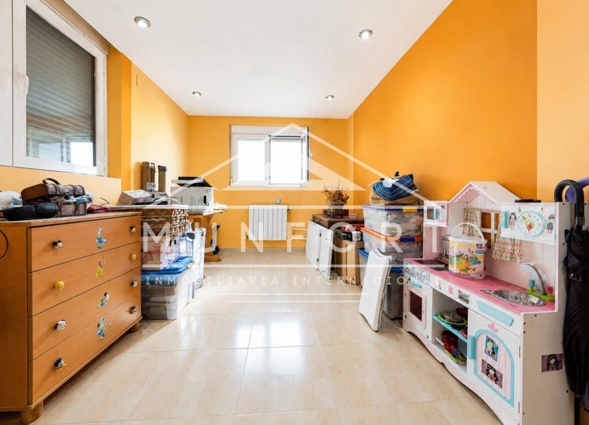 6 soverom Rekkehus til salgs i Los Altos med svømmebasseng - € 279 990 (Ref: 10014871)