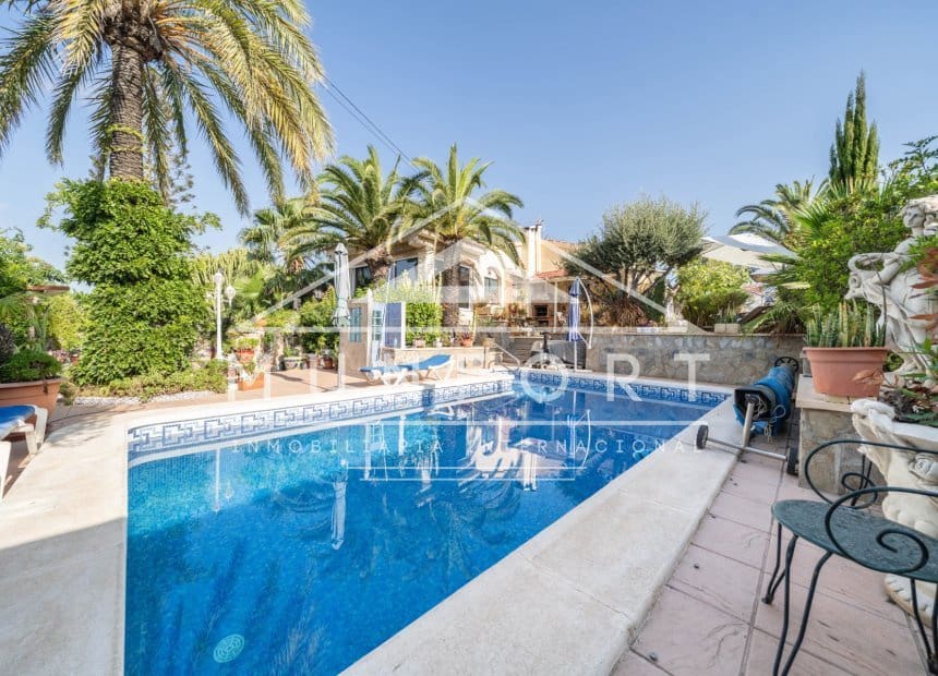 3 slaapkamer Villa te koop in Ciudad Quesada met zwembad - € 549.000 (Ref: 10019546)