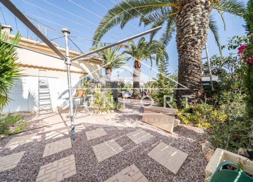 3 slaapkamer Villa te koop in Ciudad Quesada met zwembad - € 549.000 (Ref: 10019546)