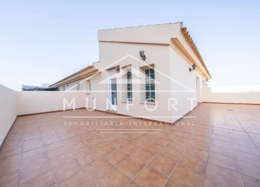 4 bedroom Apartment for sale in San Javier with pool - € 185,000 (Ref: 10023160)