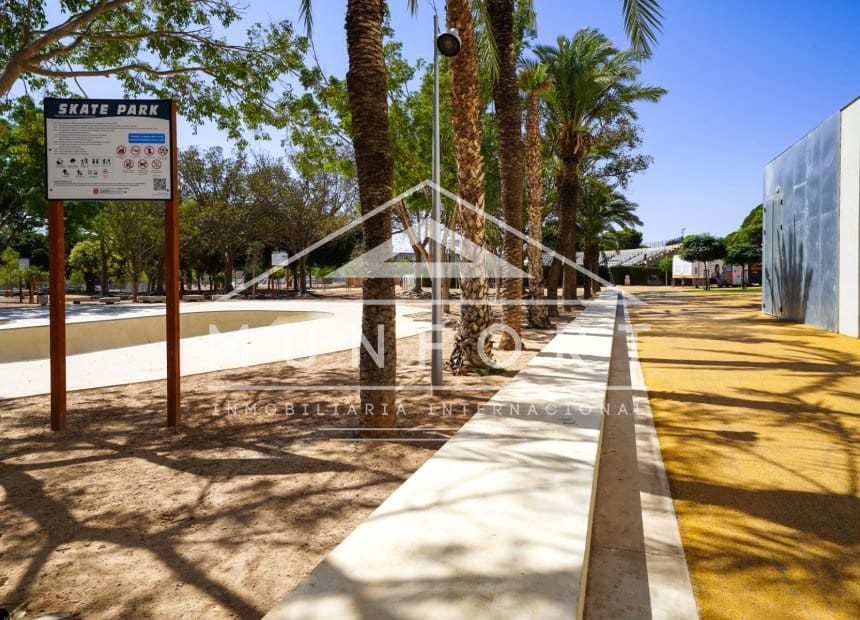 4 bedroom Apartment for sale in San Javier with pool - € 185,000 (Ref: 10023160)