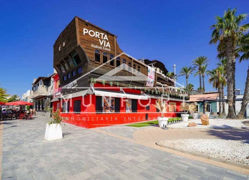 3 soveværelse Byhus til salg i San Pedro del Pinatar med swimmingpool - € 379.000 (Ref: 10026183)