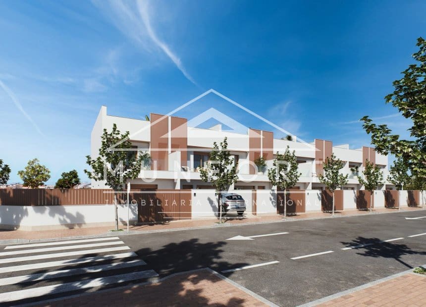 3 soveværelse Byhus til salg i San Pedro del Pinatar med swimmingpool - € 379.000 (Ref: 10026183)