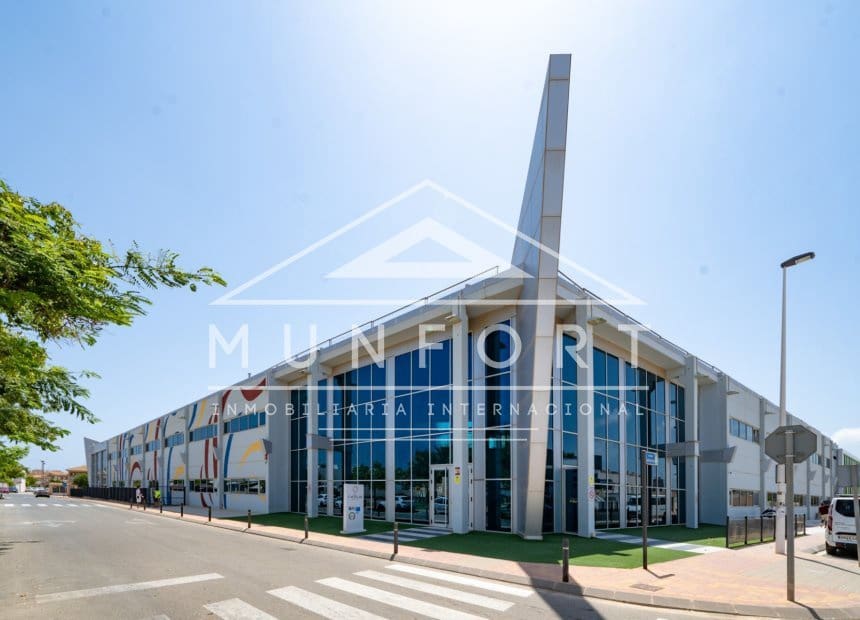 3 soveværelse Byhus til salg i San Pedro del Pinatar med swimmingpool - € 379.000 (Ref: 10026183)