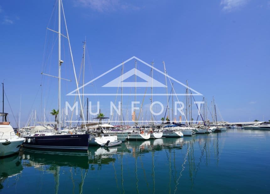 3 soveværelse Byhus til salg i San Pedro del Pinatar med swimmingpool - € 379.000 (Ref: 10026183)