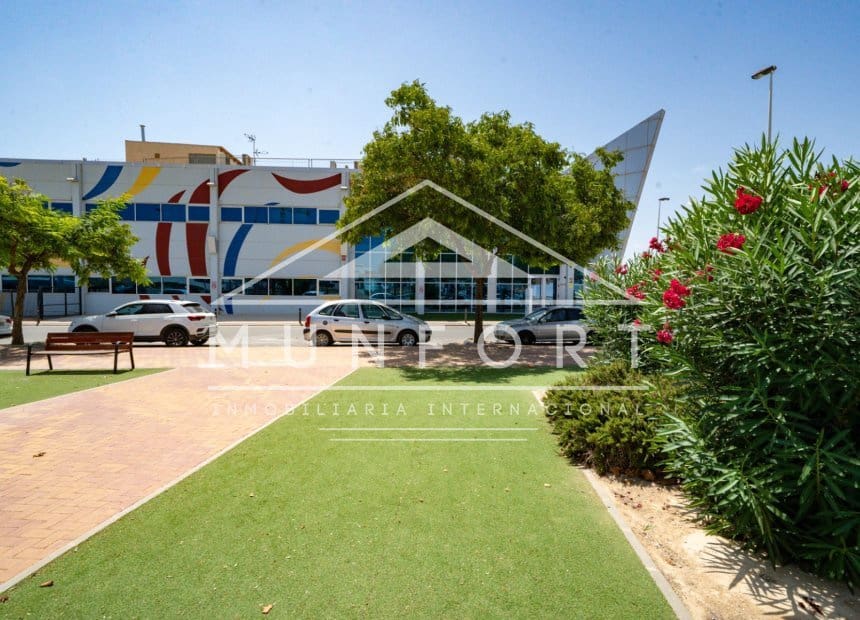 3 soveværelse Byhus til salg i San Pedro del Pinatar med swimmingpool - € 379.000 (Ref: 10026183)