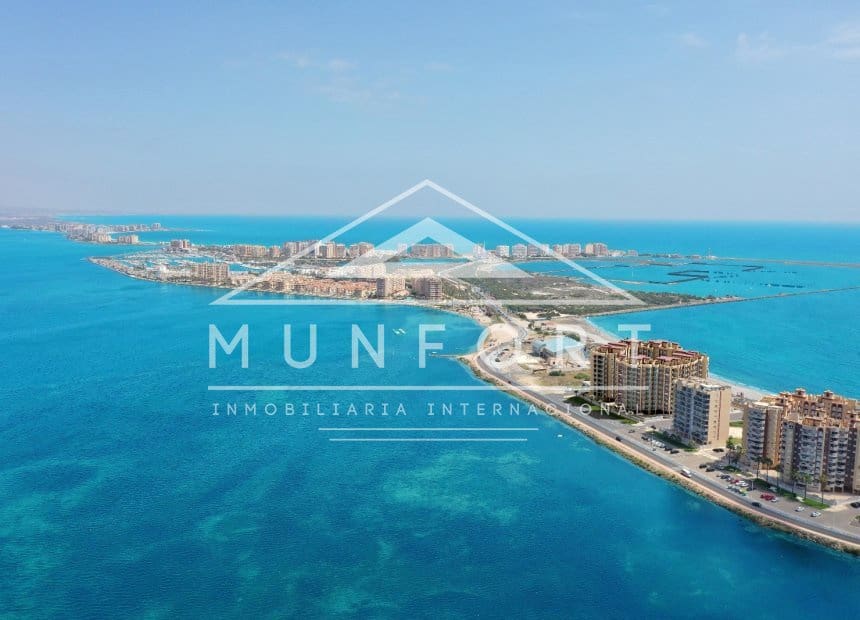 Apartamento de 3 habitaciones en La Manga del Mar Menor en venta con piscina - 385.000 € (Ref: 10029611)