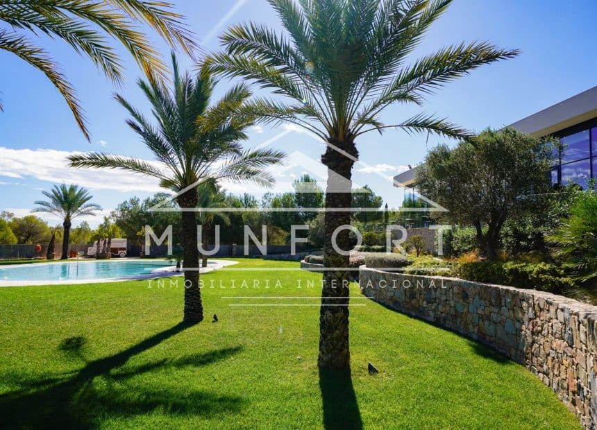 3 makuuhuone Huvila myytävänä paikassa Las Colinas Golf mukana uima-altaan - 1 395 000 € (Ref: 10029756)
