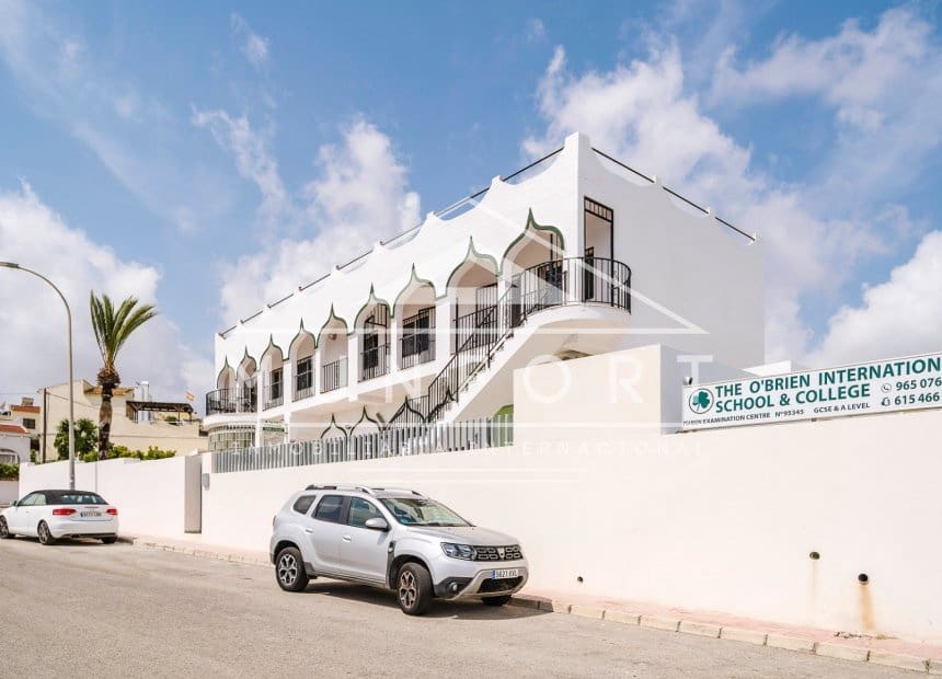 2 chambre Bungalow à vendre à San Miguel de Salinas avec piscine - 339 000 € (Ref: 10031025)