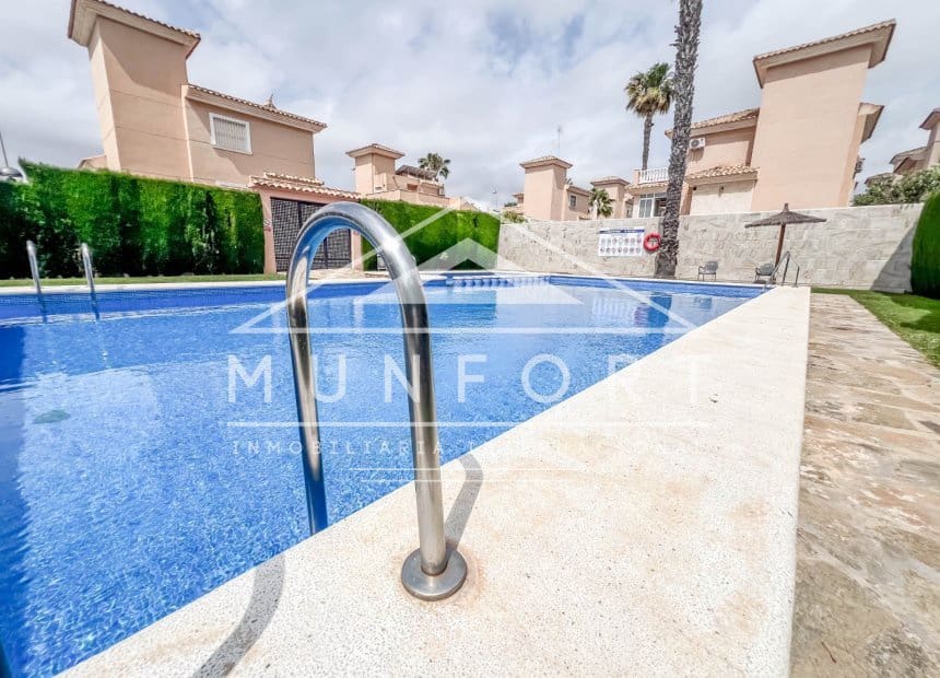 3 Zimmer Villa zu verkaufen in Orihuela Costa mit Pool Garage - 319.900 € (Ref: 10044113)