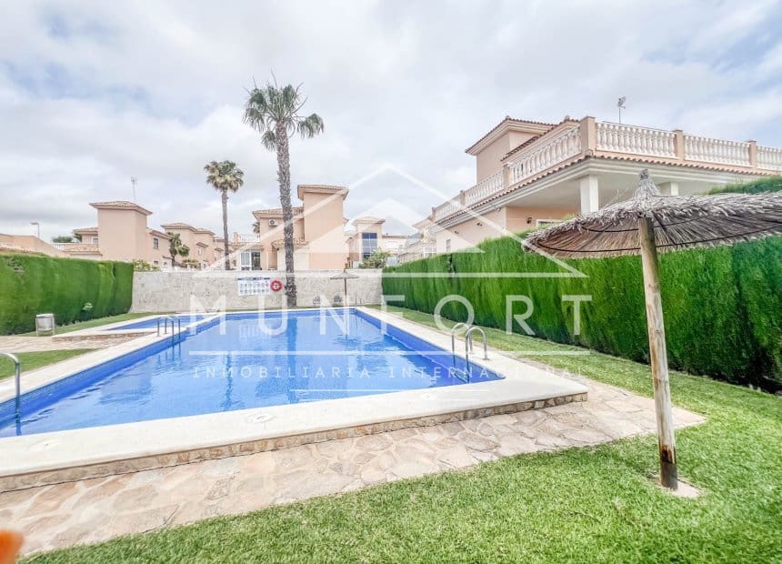 3 Zimmer Villa zu verkaufen in Orihuela Costa mit Pool Garage - 319.900 € (Ref: 10044113)