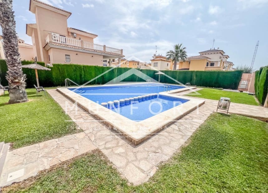 3 Zimmer Villa zu verkaufen in Orihuela Costa mit Pool Garage - 319.900 € (Ref: 10044113)