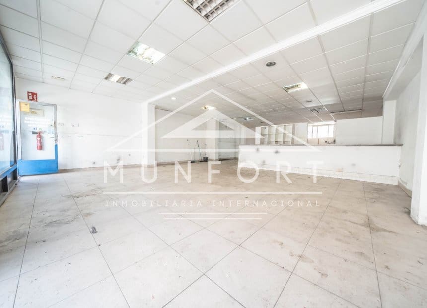 6 Zimmer Gewerbe zu verkaufen in Pilar de la Horadada mit Garage - 349.900 € (Ref: 10044114)