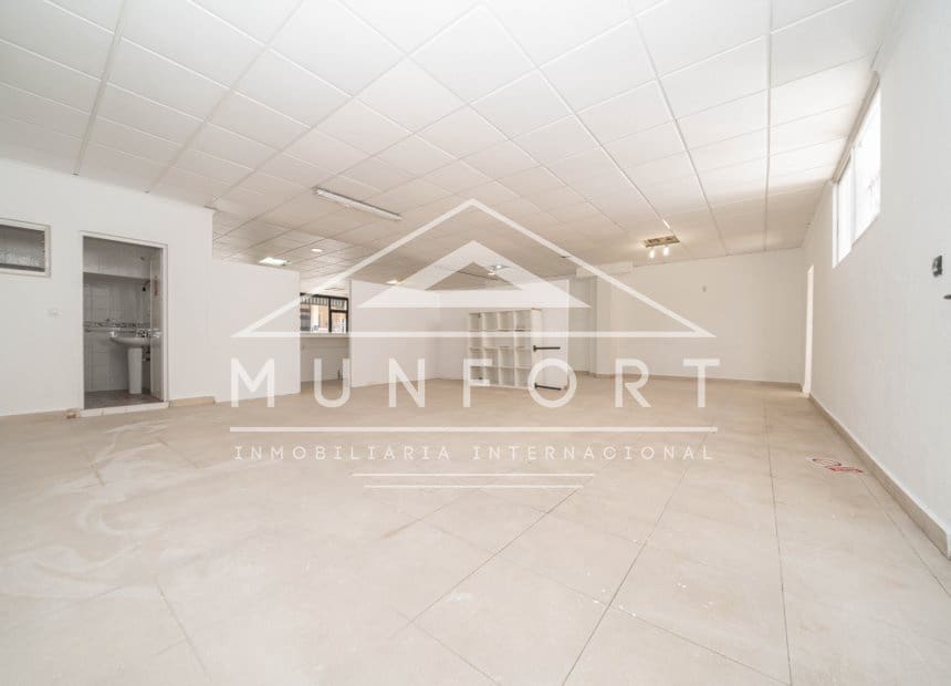 6 Zimmer Gewerbe zu verkaufen in Pilar de la Horadada mit Garage - 349.900 € (Ref: 10044114)