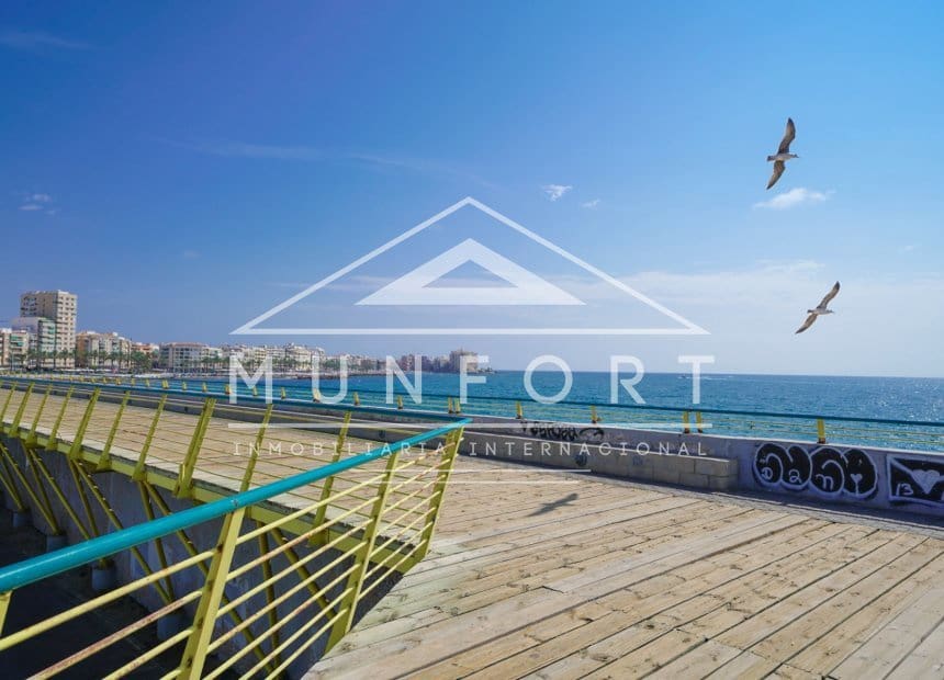 3 makuuhuone Kattohuoneisto myytävänä paikassa Torrevieja mukana uima-altaan - 219 000 € (Ref: 10045776)