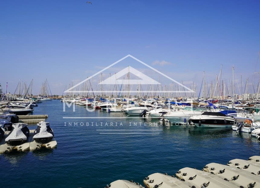 3 makuuhuone Kattohuoneisto myytävänä paikassa Torrevieja mukana uima-altaan - 219 000 € (Ref: 10045776)