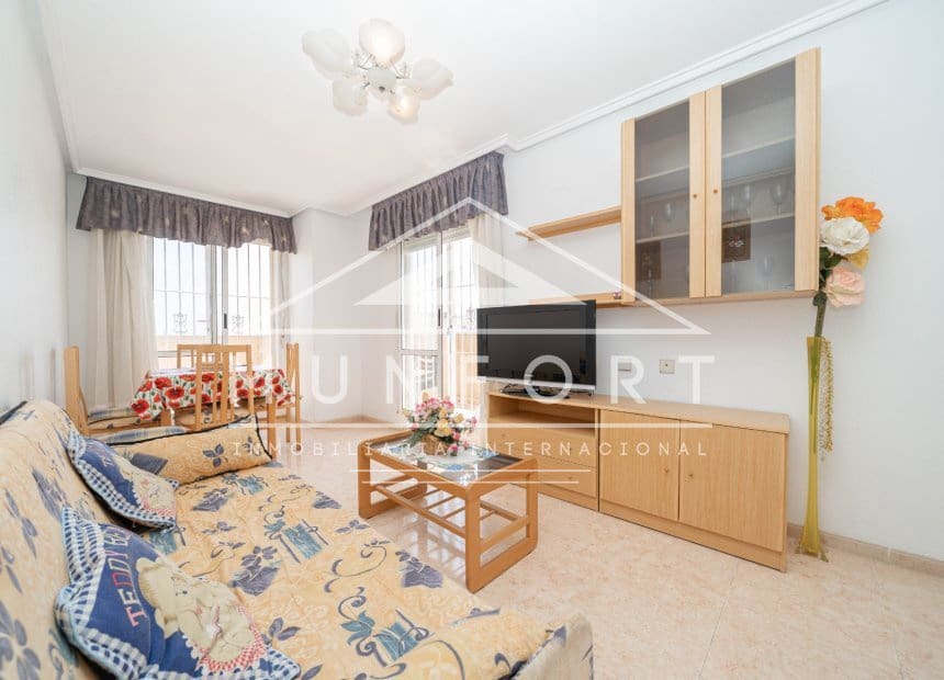 3 makuuhuone Kattohuoneisto myytävänä paikassa Torrevieja mukana uima-altaan - 219 000 € (Ref: 10045776)