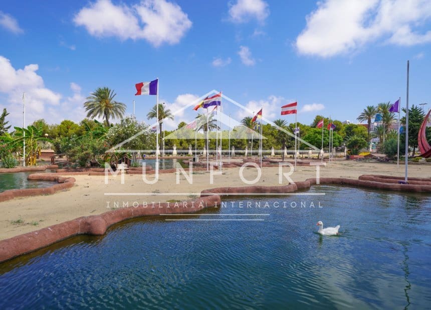3 makuuhuone Kattohuoneisto myytävänä paikassa Torrevieja mukana uima-altaan - 219 000 € (Ref: 10045776)