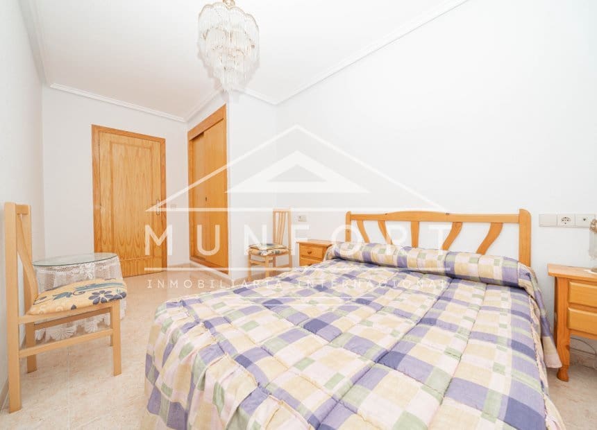 3 makuuhuone Kattohuoneisto myytävänä paikassa Torrevieja mukana uima-altaan - 219 000 € (Ref: 10045776)