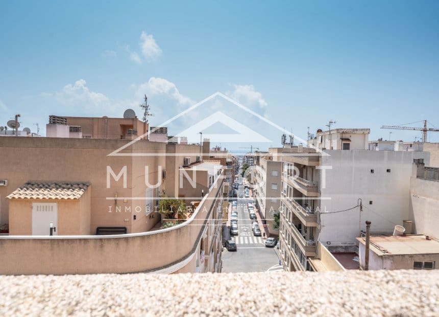 3 makuuhuone Kattohuoneisto myytävänä paikassa Torrevieja mukana uima-altaan - 219 000 € (Ref: 10045776)