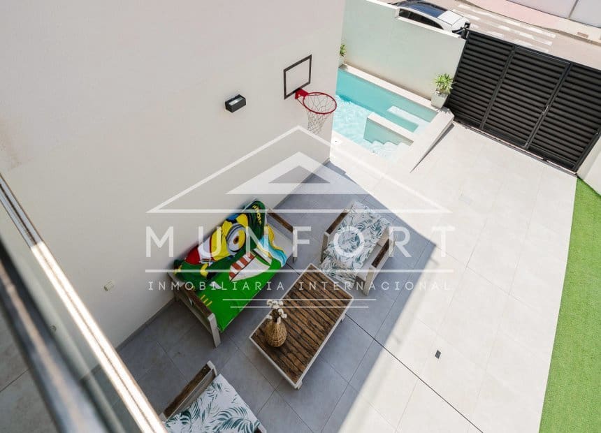 4 bedroom Villa for sale in Benijofar with pool - € 480,000 (Ref: 10046226)