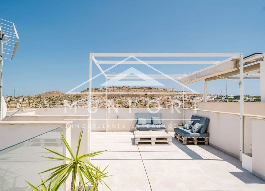 4 bedroom Villa for sale in Benijofar with pool - € 480,000 (Ref: 10046226)