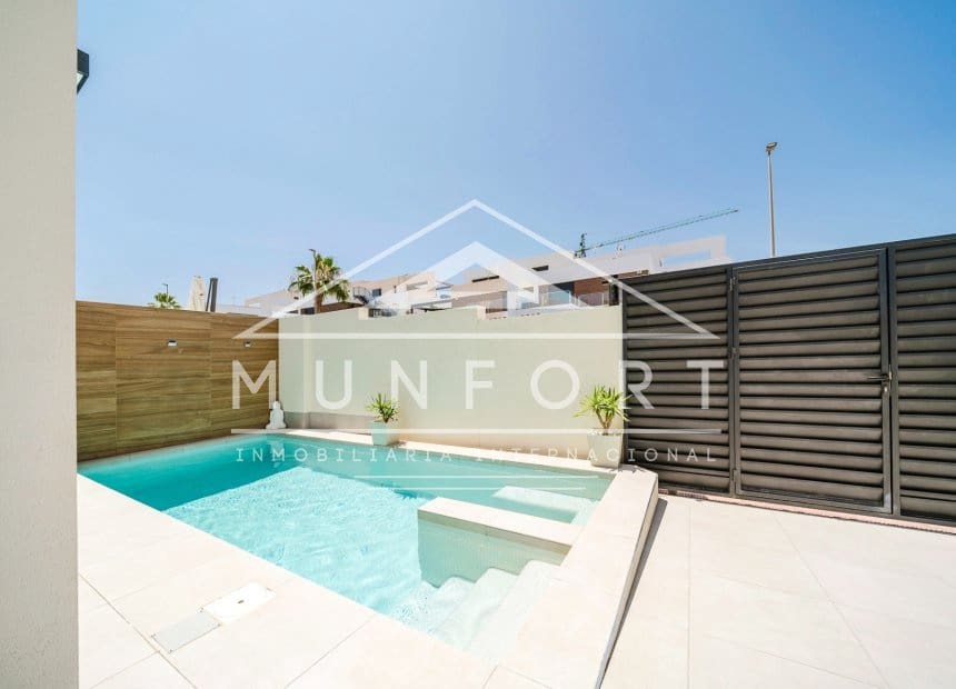 4 bedroom Villa for sale in Benijofar with pool - € 480,000 (Ref: 10046226)