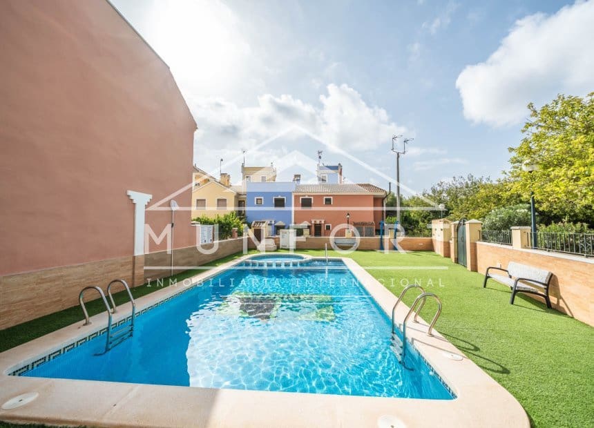 2 sovrum Radhus till salu i Roda med pool - 189 000 € (Ref: 10048460)