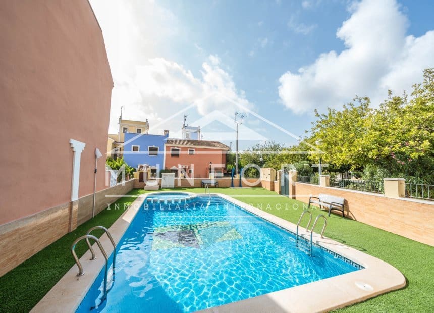 2 sovrum Radhus till salu i Roda med pool - 189 000 € (Ref: 10048460)