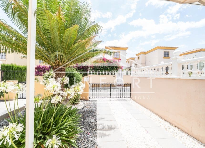 2 soveværelse Bungalow til salg i Los Dolses med swimmingpool - € 219.000 (Ref: 10060659)