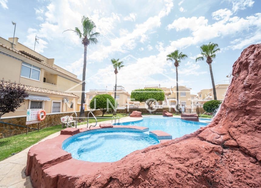 2 soveværelse Bungalow til salg i Los Dolses med swimmingpool - € 219.000 (Ref: 10060659)