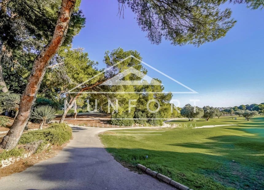 2 soveværelse Bungalow til salg i Los Dolses med swimmingpool - € 219.000 (Ref: 10060659)